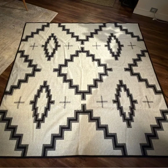 Pendleton Kiva Steps Blanket (Queen 90”x90”) - Picture 4 of 10